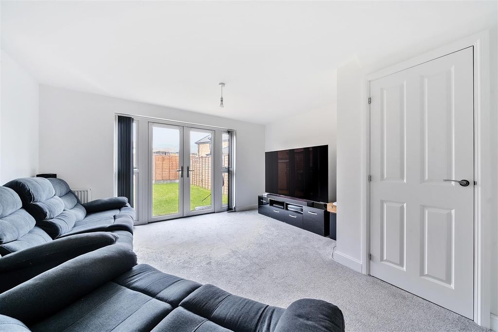 Property photo 2 of 19 3 Bedroom House For Sale In Saxon Square Ramsgate