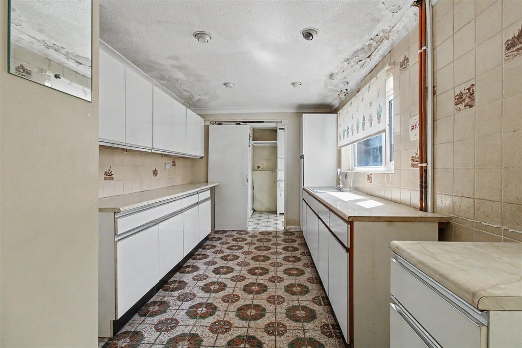 Property photo 2 of 22 Kitchen
