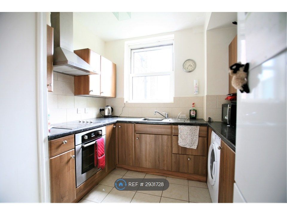 Property photo 3 of 18 Kitchen