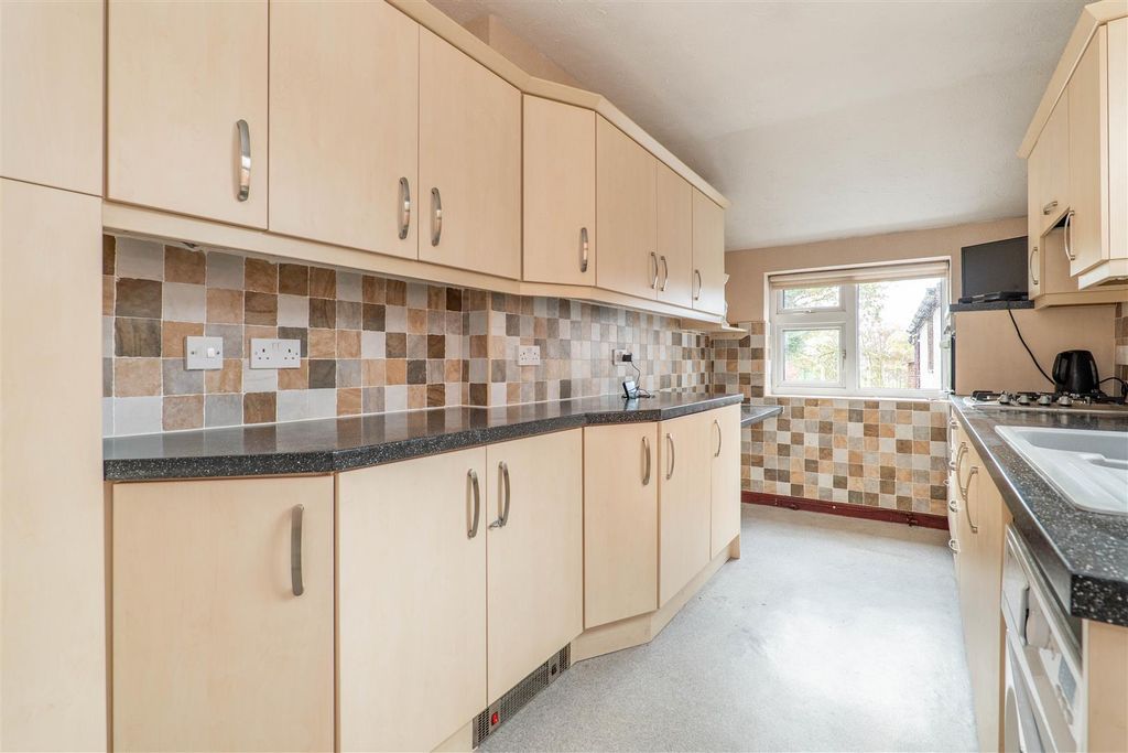 Property photo 3 of 28 Kitchen