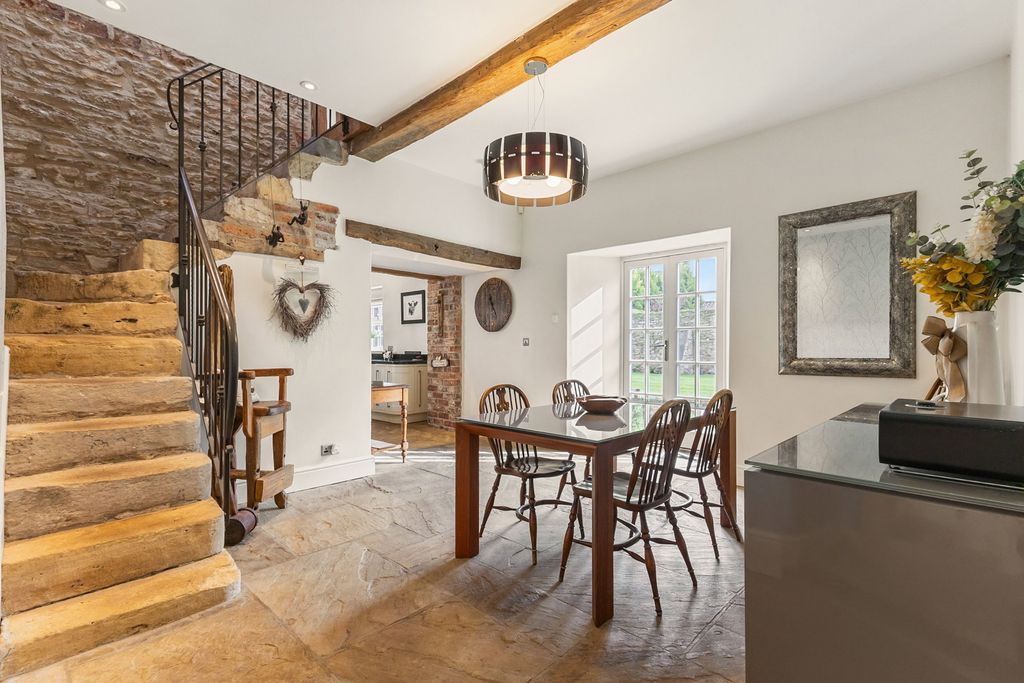 Property photo 2 of 36