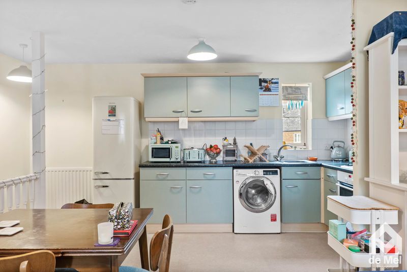 Property photo 3 of 9 Photo 6