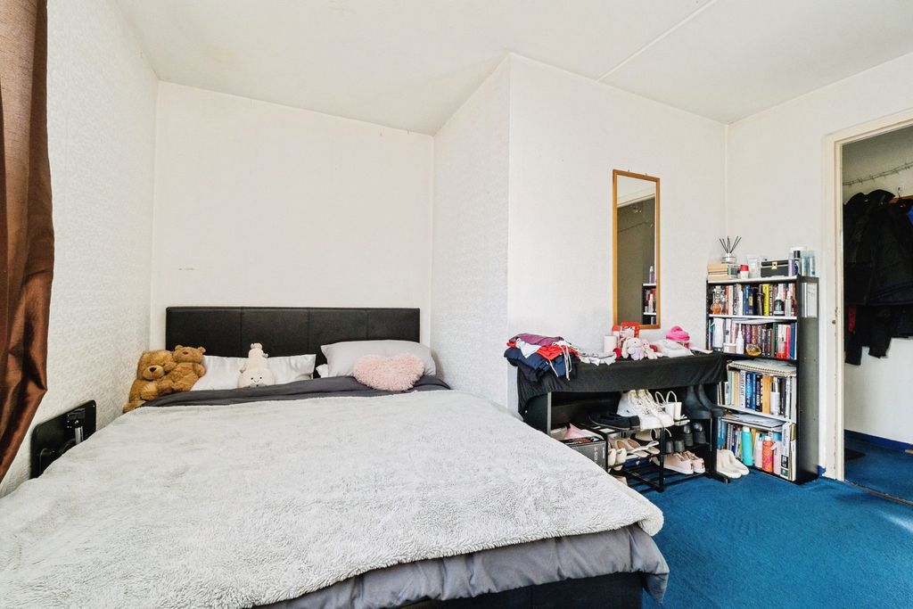 Property photo 2 of 8 Photo