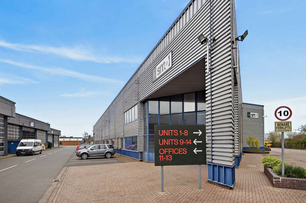 Property photo 3 of 9 8683570-Exterior04-v2-800