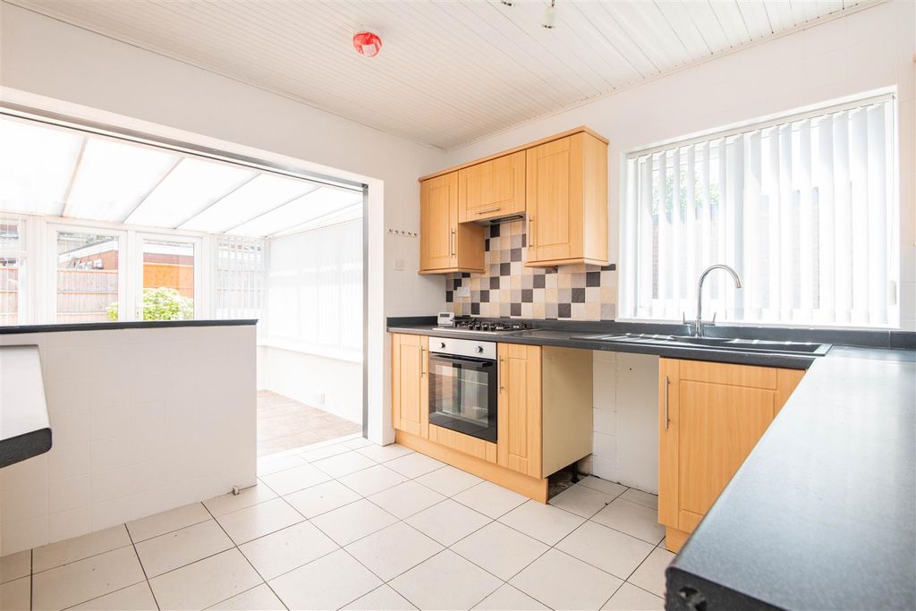 Property photo 3 of 16 Kitchen