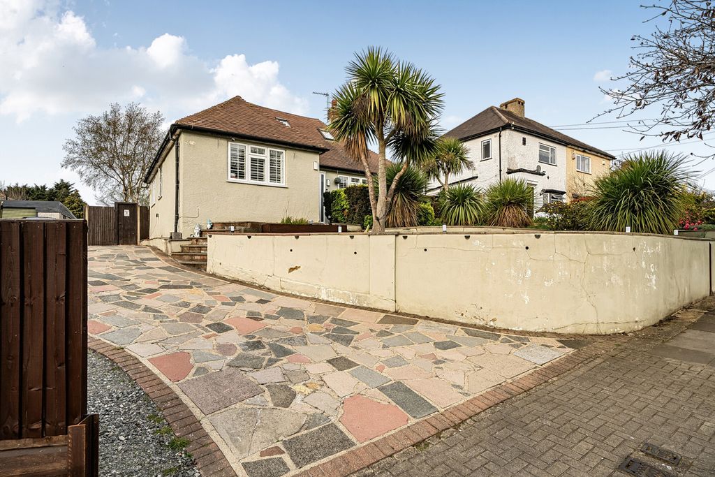 Property photo 2 of 20 1431292-20-69c18F...