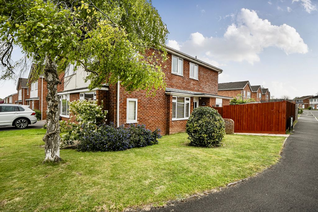 Property photo 1 of 20 .