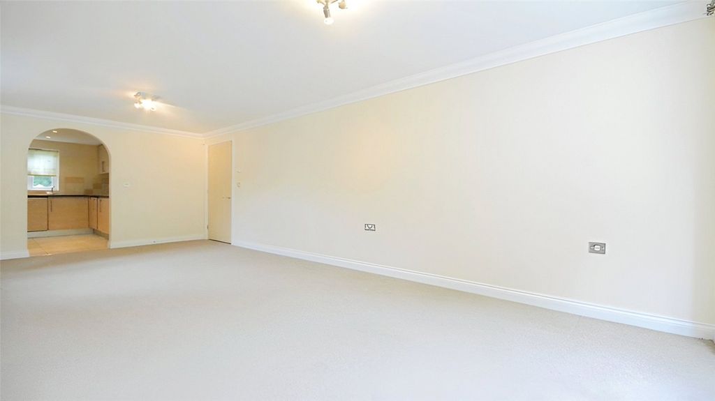 Property photo 3 of 8 Picture No. 12