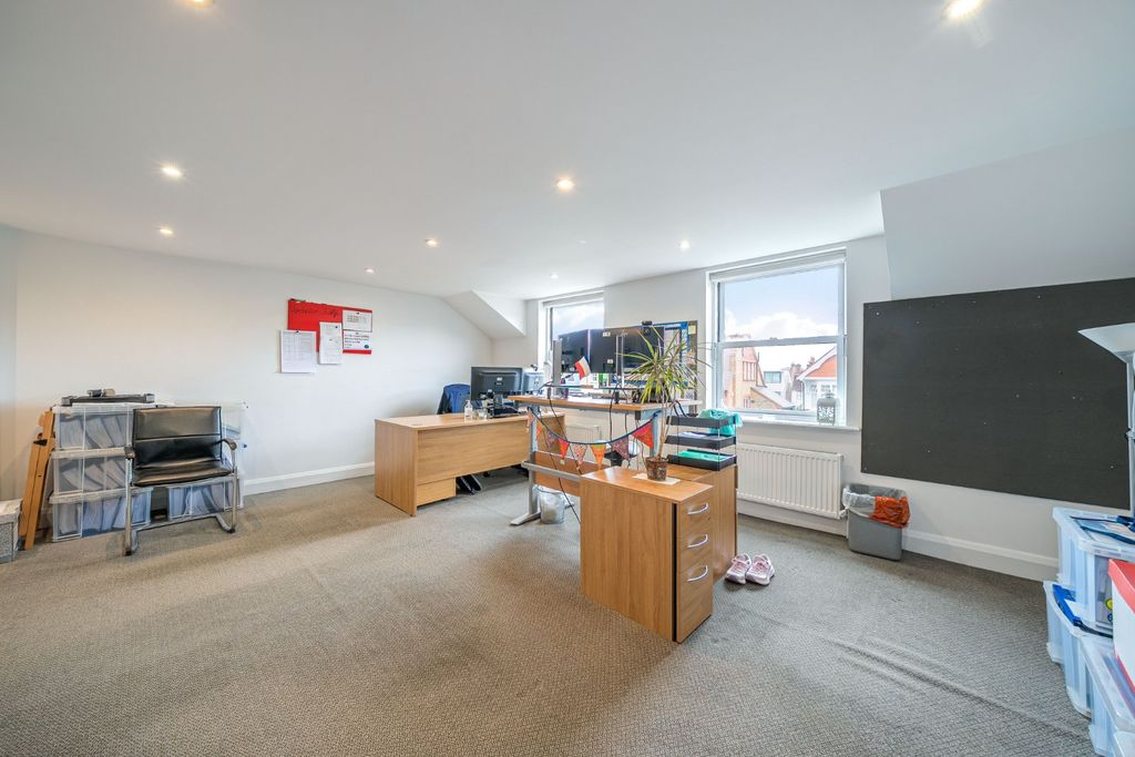 Property photo 3 of 22 Picture No. 06