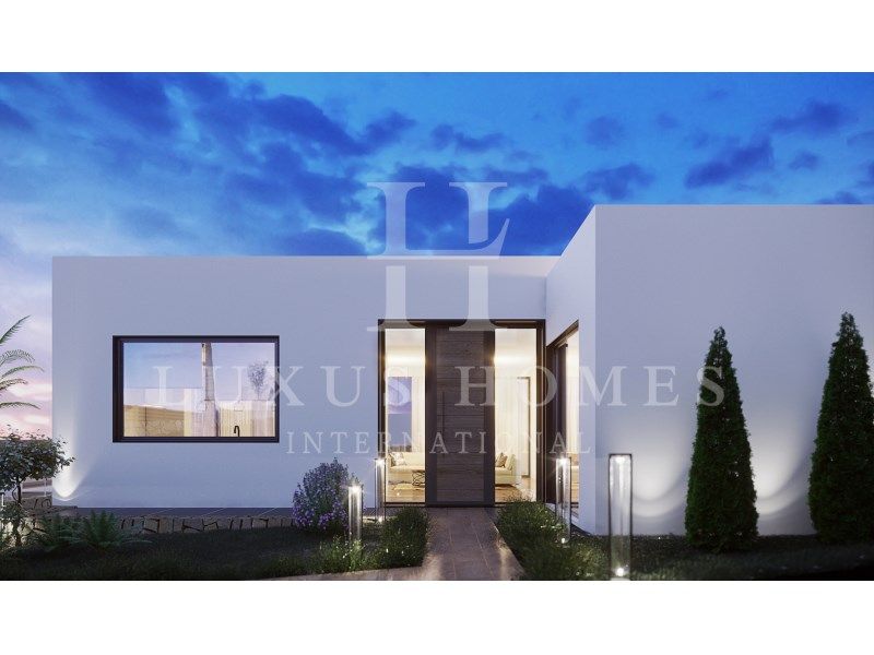 Property photo 2 of 25