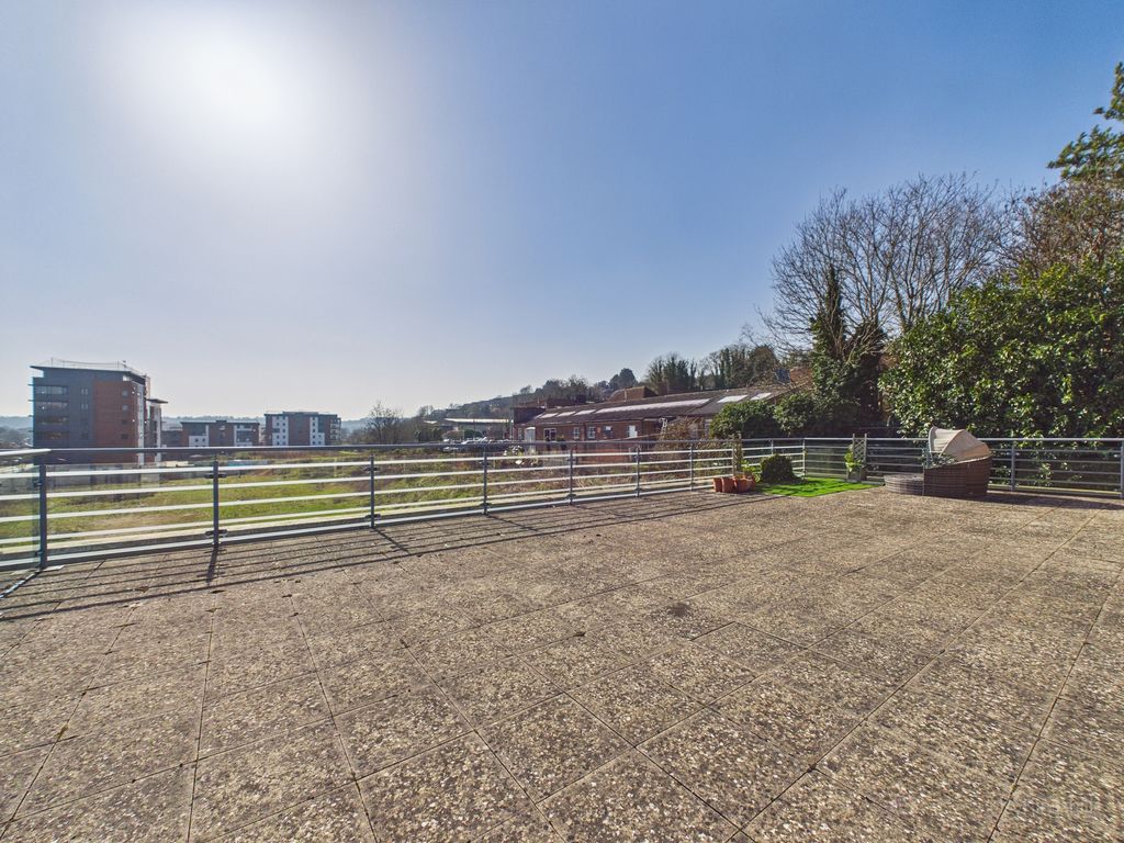 Property photo 2 of 11 Roof Terrace