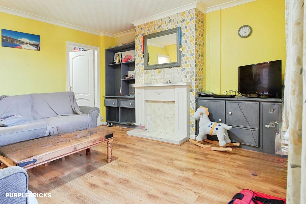 Property photo 2 of 17