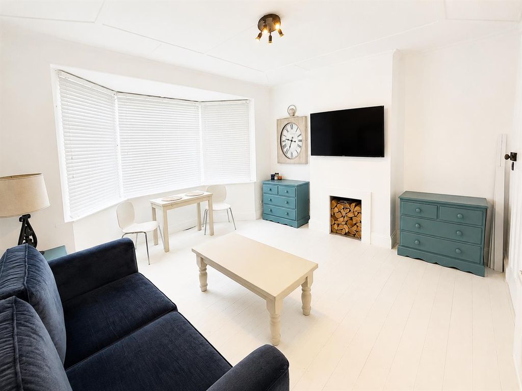 Property photo 3 of 9 Lounge.Jpg