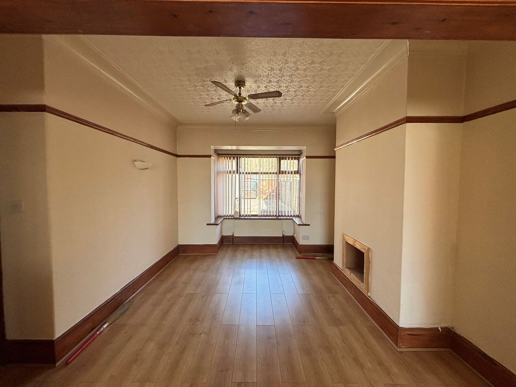 Property photo 3 of 9 Dining Room