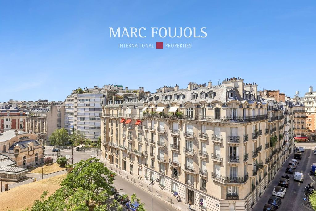 Property photo 1 of 16 XVI Passy Paris: Elevated Flat With Balconies And Unobstructed View