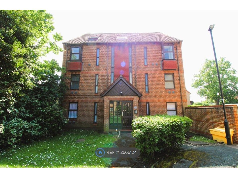 Property photo 1 of 5 Pilgrims Close