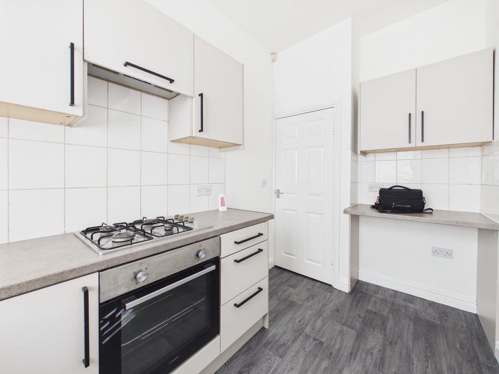 Property photo 2 of 10 Kitchen