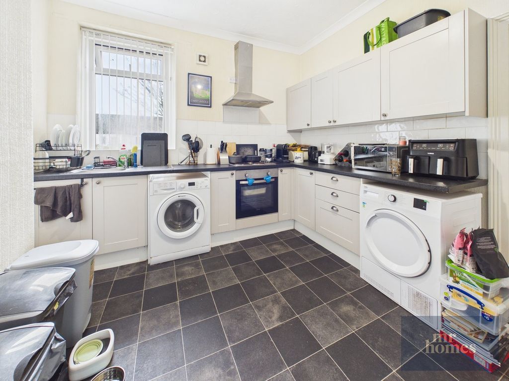 Property photo 3 of 25