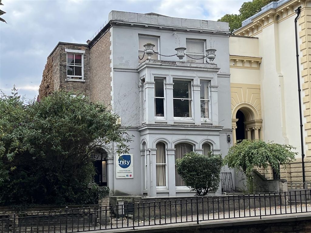 Property photo 1 of 28