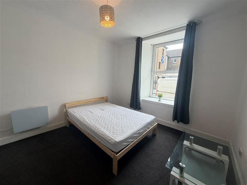Property photo 3 of 6 595d993F-69c7-418F-8d18-4A7Accda9651