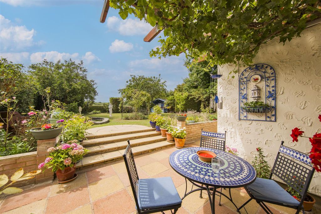 Property photo 1 of 26 Stunning Garden