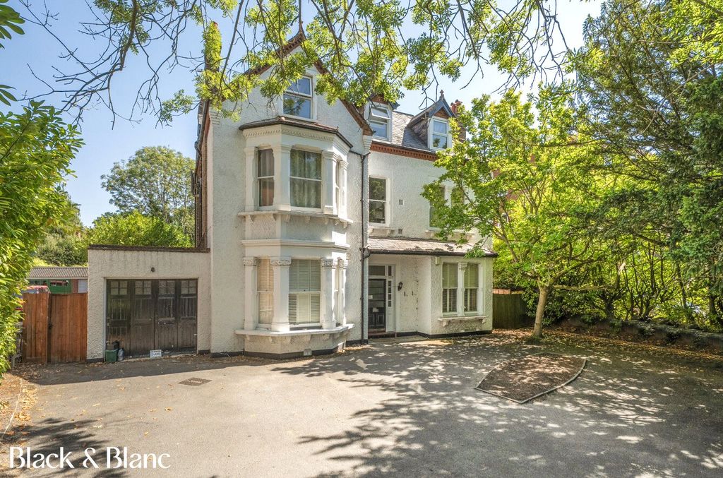 Property photo 1 of 16 External