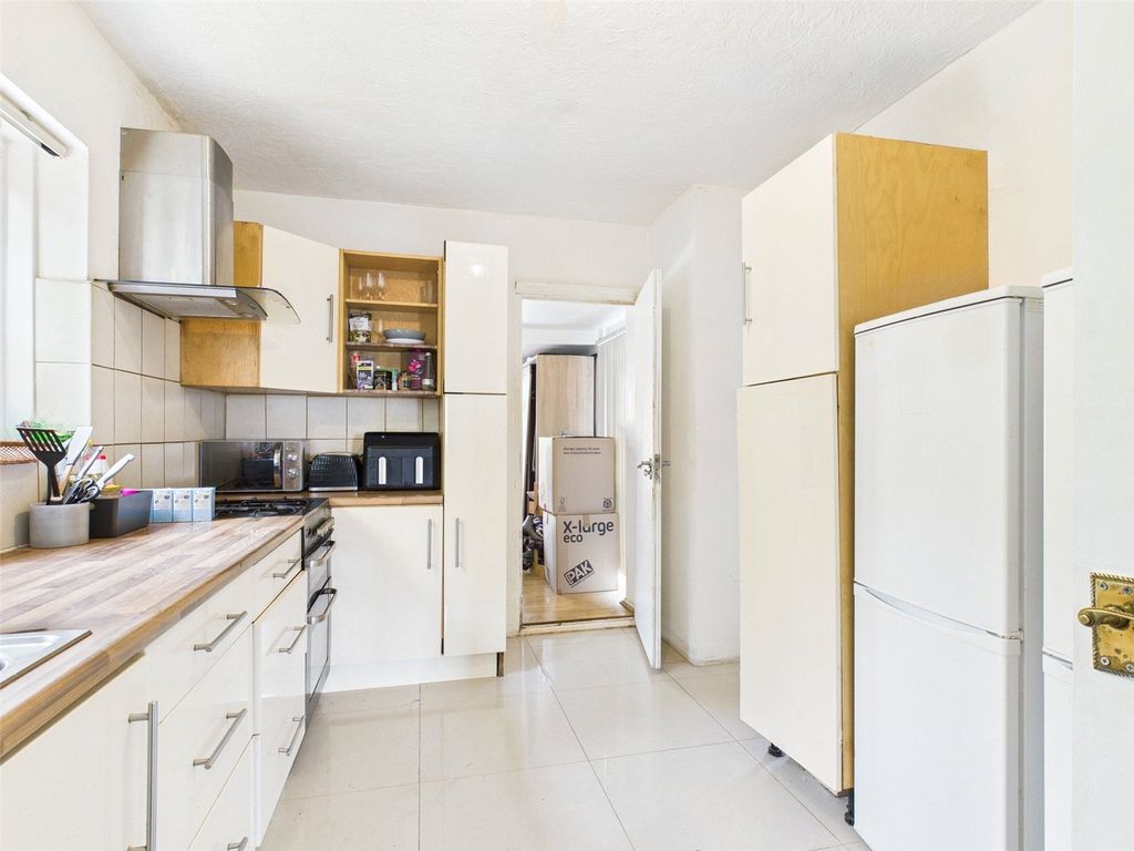 Property photo 2 of 19 Kitchen