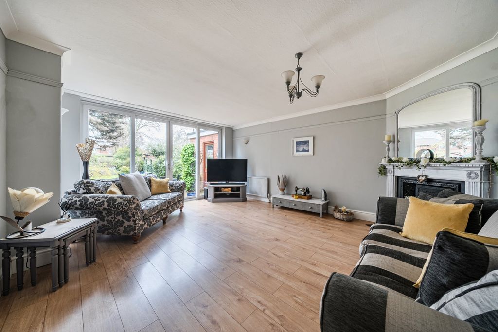 Property photo 2 of 22 Living Room