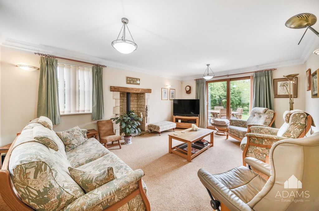 Property photo 3 of 17 Sitting Room