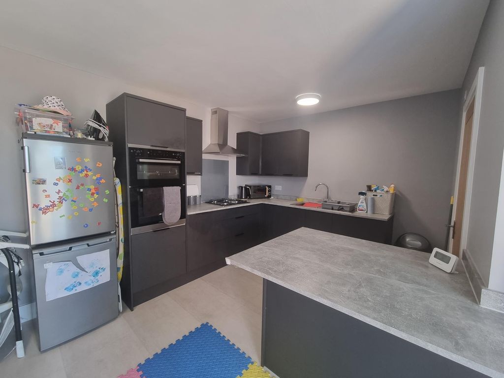 Property photo 2 of 7 Kitchen