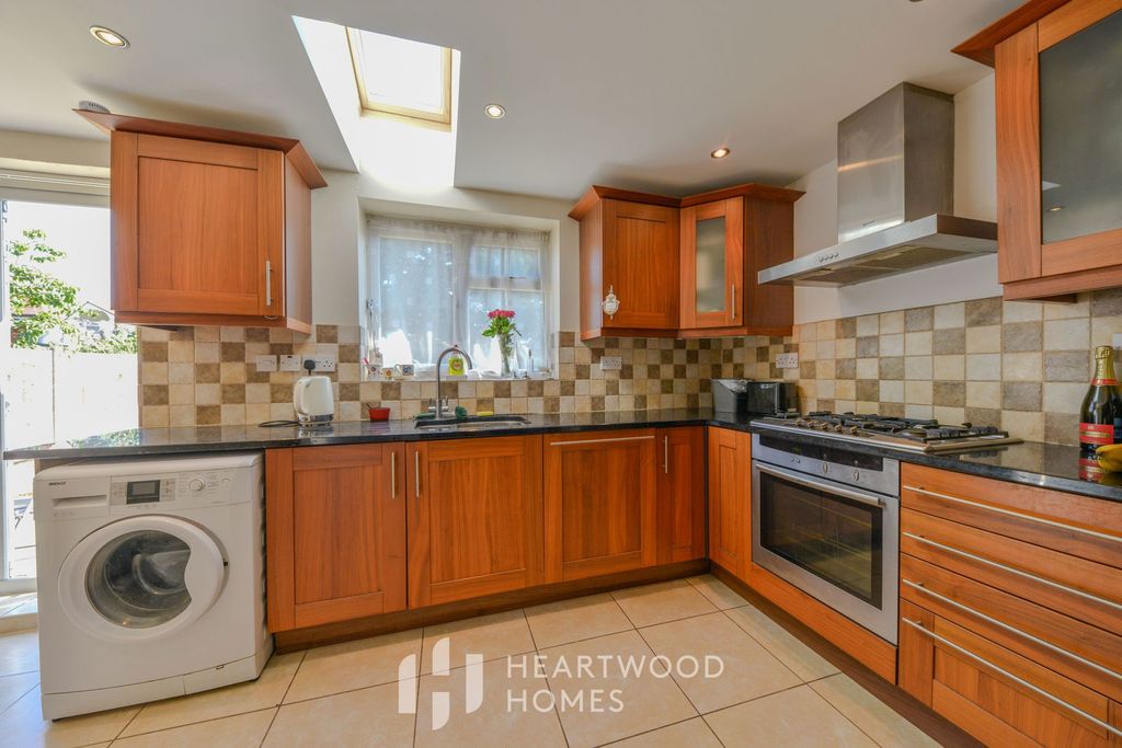 Property photo 2 of 20