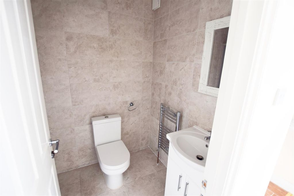 Property photo 2 of 4 En-Suite.Jpg
