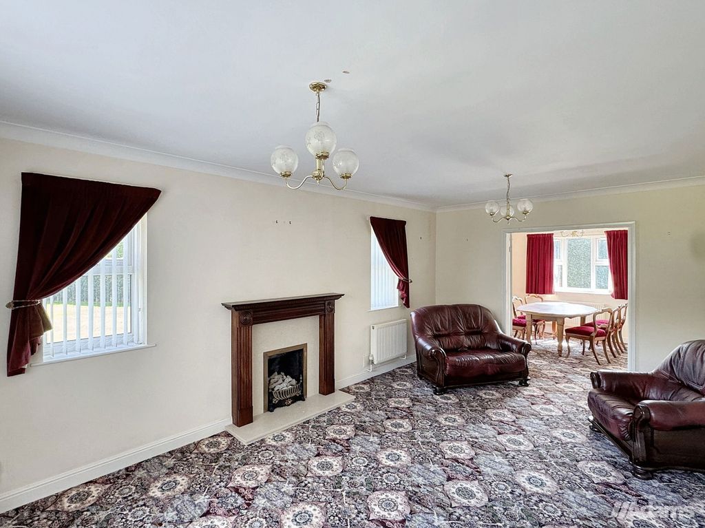 Property photo 2 of 43