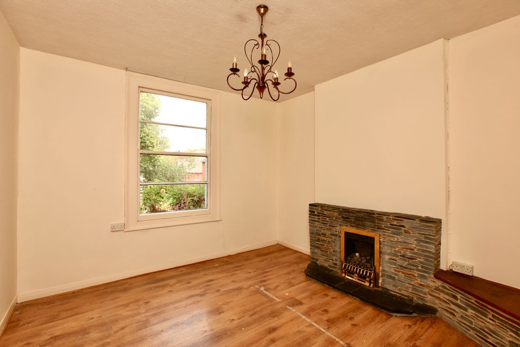 Property photo 3 of 18 Sittting Room
