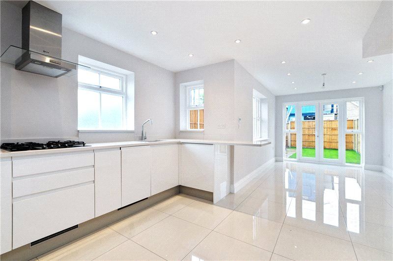 Property photo 2 of 10 Kitchen/Dining Room