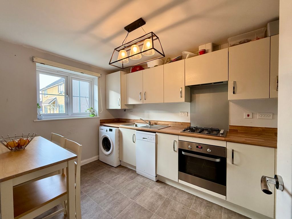 Property photo 2 of 11 Kitchen