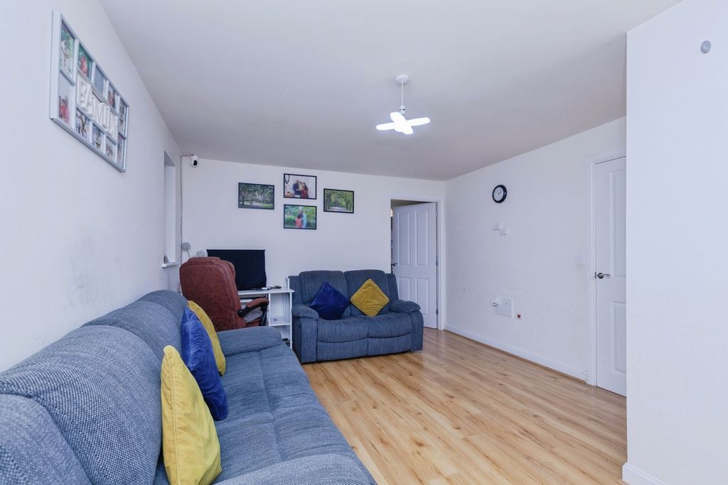 Property photo 3 of 15 Pbox-Img.Jpg