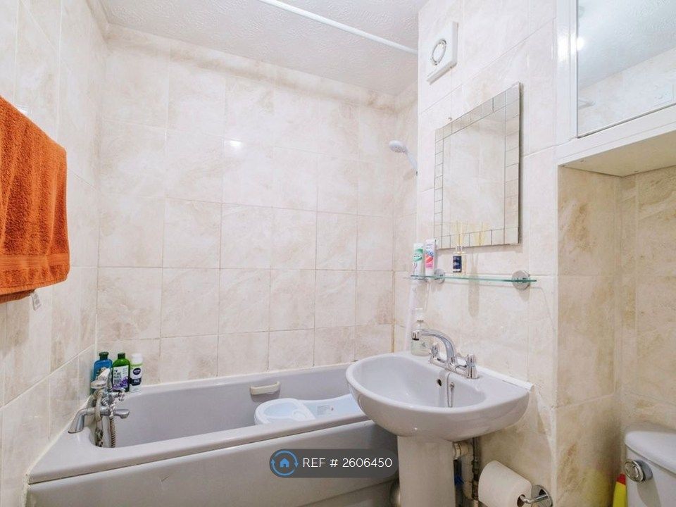 Property photo 3 of 12 Bathroom