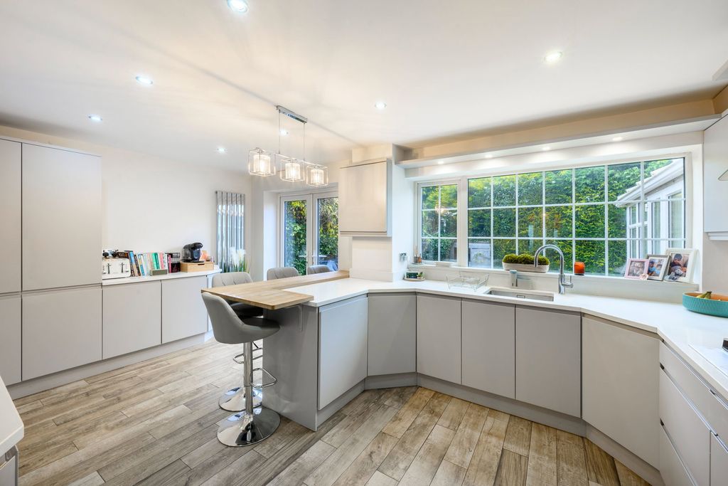 Property photo 2 of 24