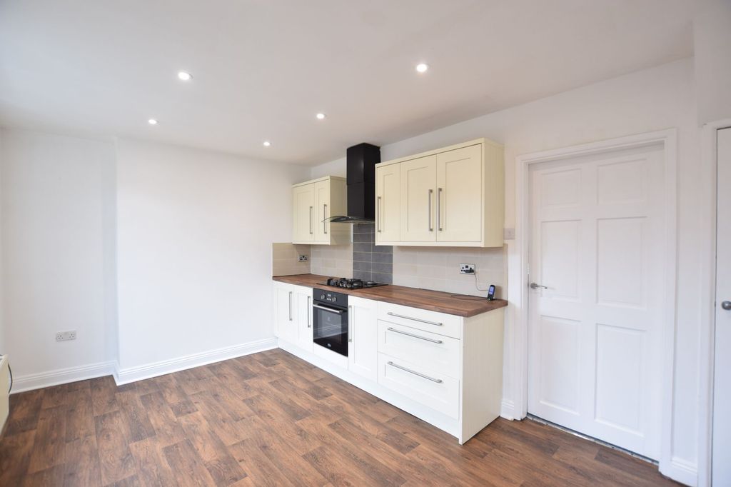 Property photo 2 of 8 Kitchen