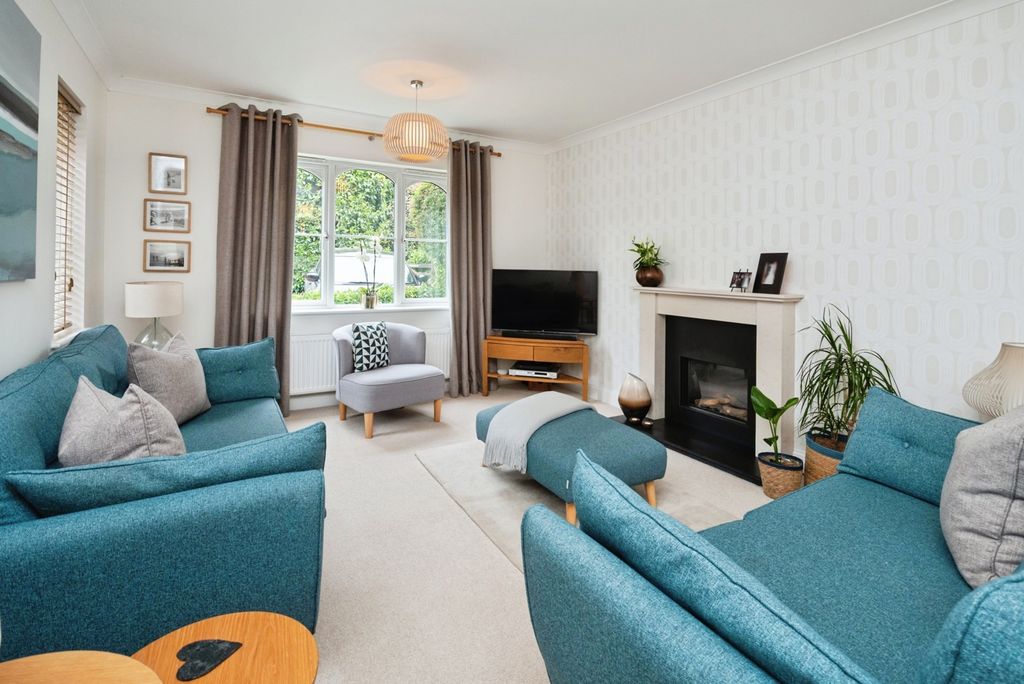 Property photo 2 of 18 Living Room