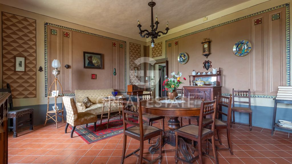 Property photo 2 of 40 Interiors