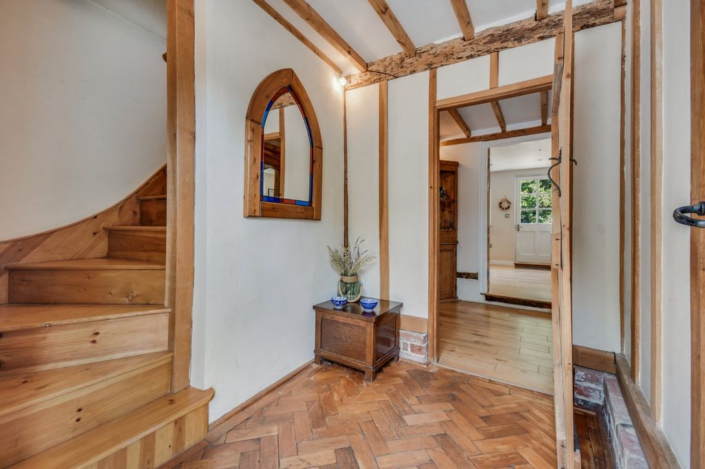 Property photo 2 of 18 Entrance Hall