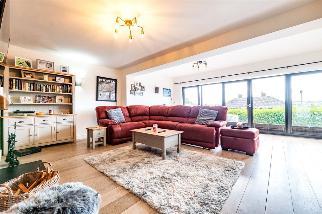 Property photo 3 of 32 Living Room