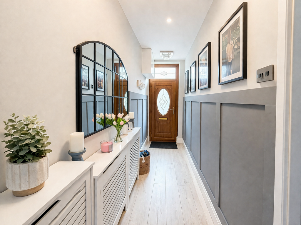 Property photo 3 of 21 Hallway