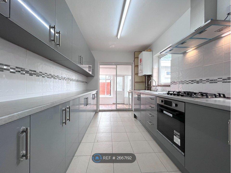 Property photo 2 of 28 Kitchen