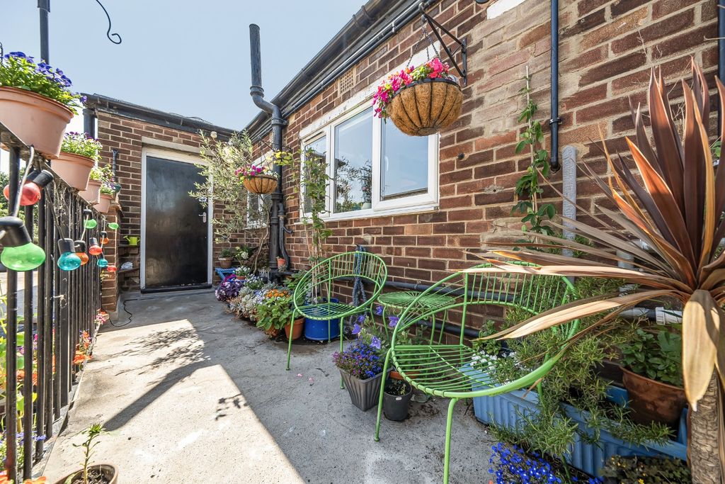 Property photo 2 of 14 5225394