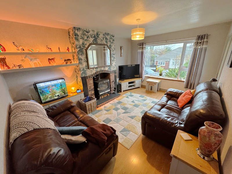 Property photo 3 of 28 Lounge