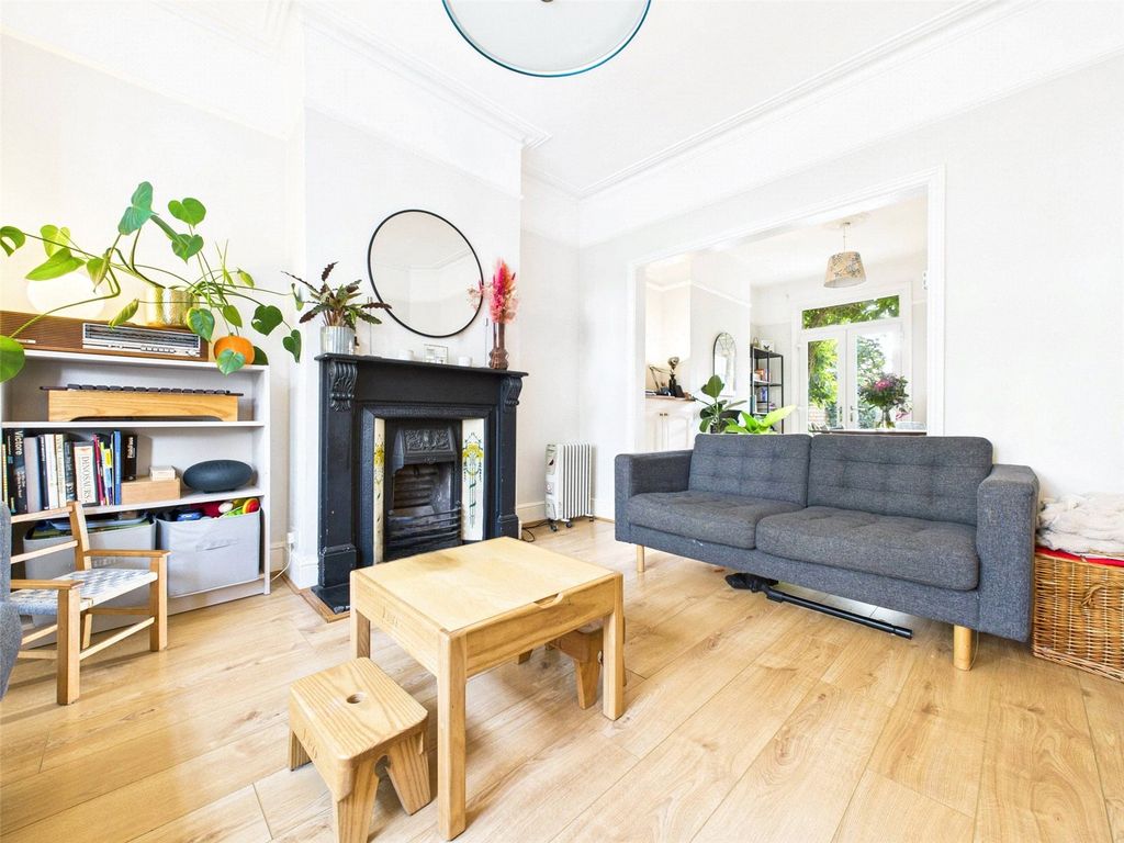 Property photo 2 of 12 Picture No. 18