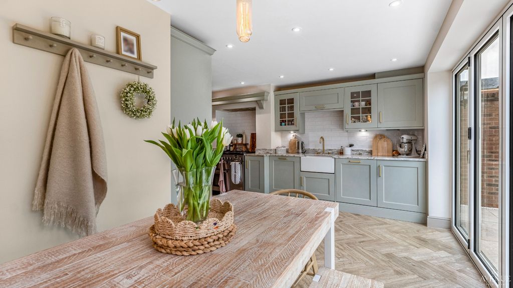 Property photo 3 of 33 4976055